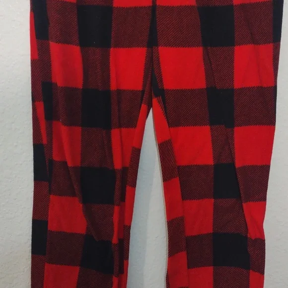 USED OLD NAVY BOYS PAJAMA PANTS COLOR BLACK AND RED PLAID SIZE L (10/12) - Picture 3 of 9
